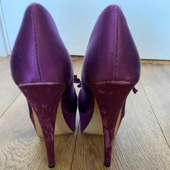 Purple platform peep toe heels with bow detail - Picture 4 of 7